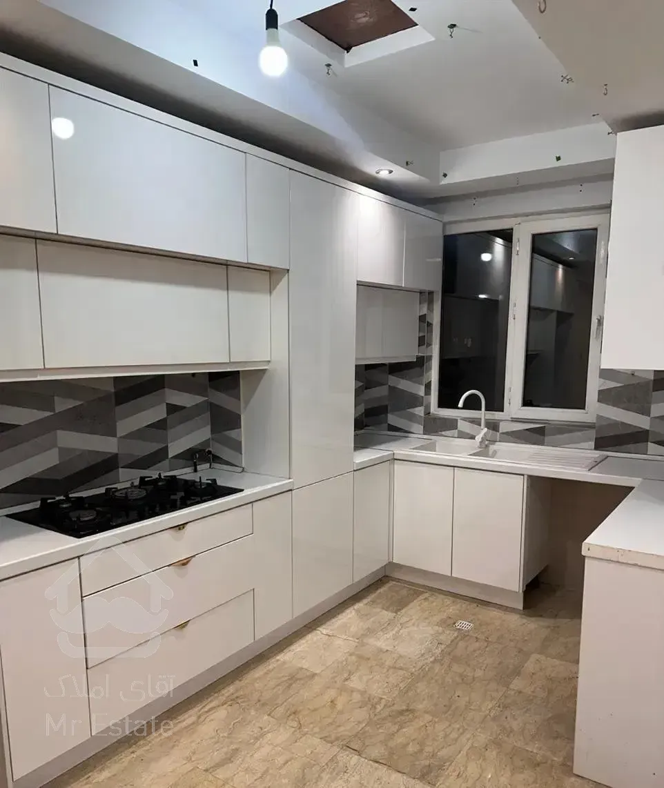 ۸۲ متری ۲خ فول مشاعات سالن پرده خور