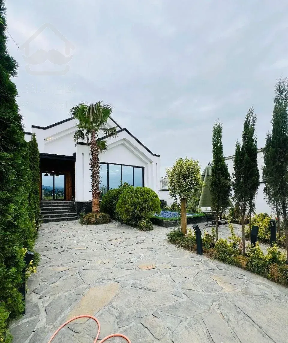 ویلا نماانگلیسی استخردار 255 متری شهرکی سنددار