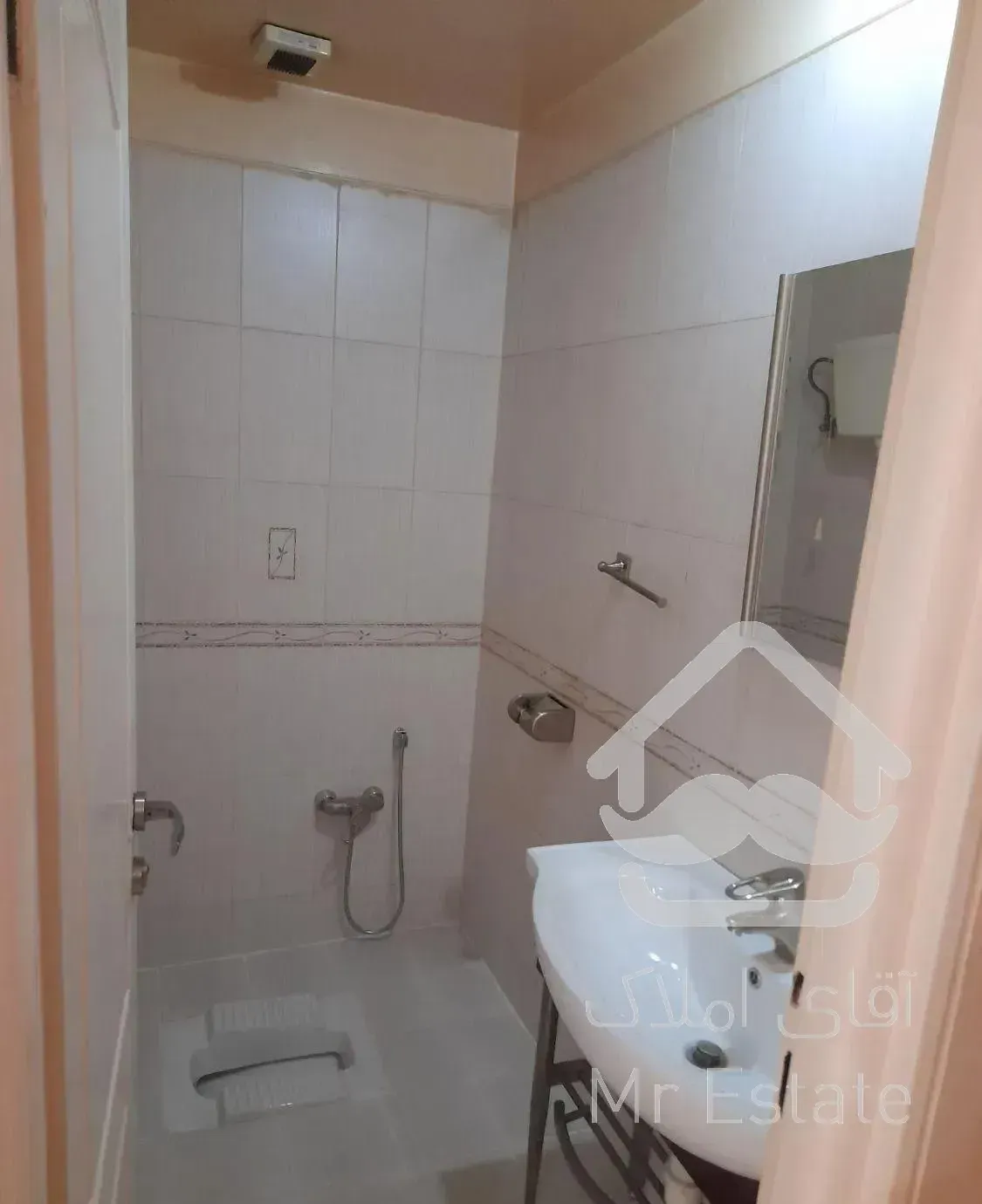 اپارتمان مسکونی ۱۲۰ متر/فول/نزدیک مترو/۲ پارکینگ