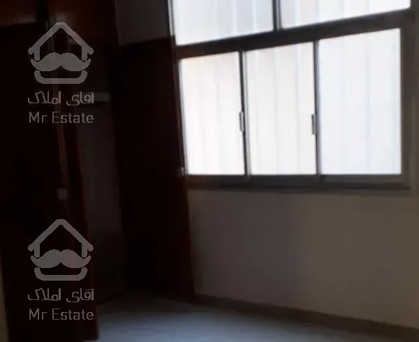 اپارتمان ۱۲۸ متری ۳ خواب  کف سرامیک بازسازی شده