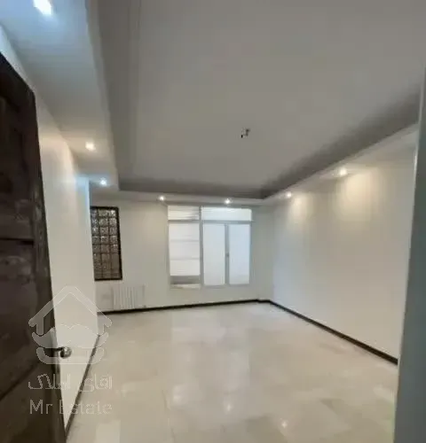 نیاوران، 95متر، 2خواب، غرق درنور طلوع و جنوب