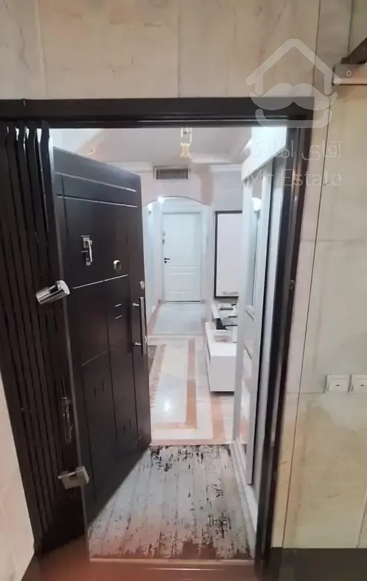 ۱۳۳ متر/فول امکانات/رو به آفتاب/تاپ لوکیشن