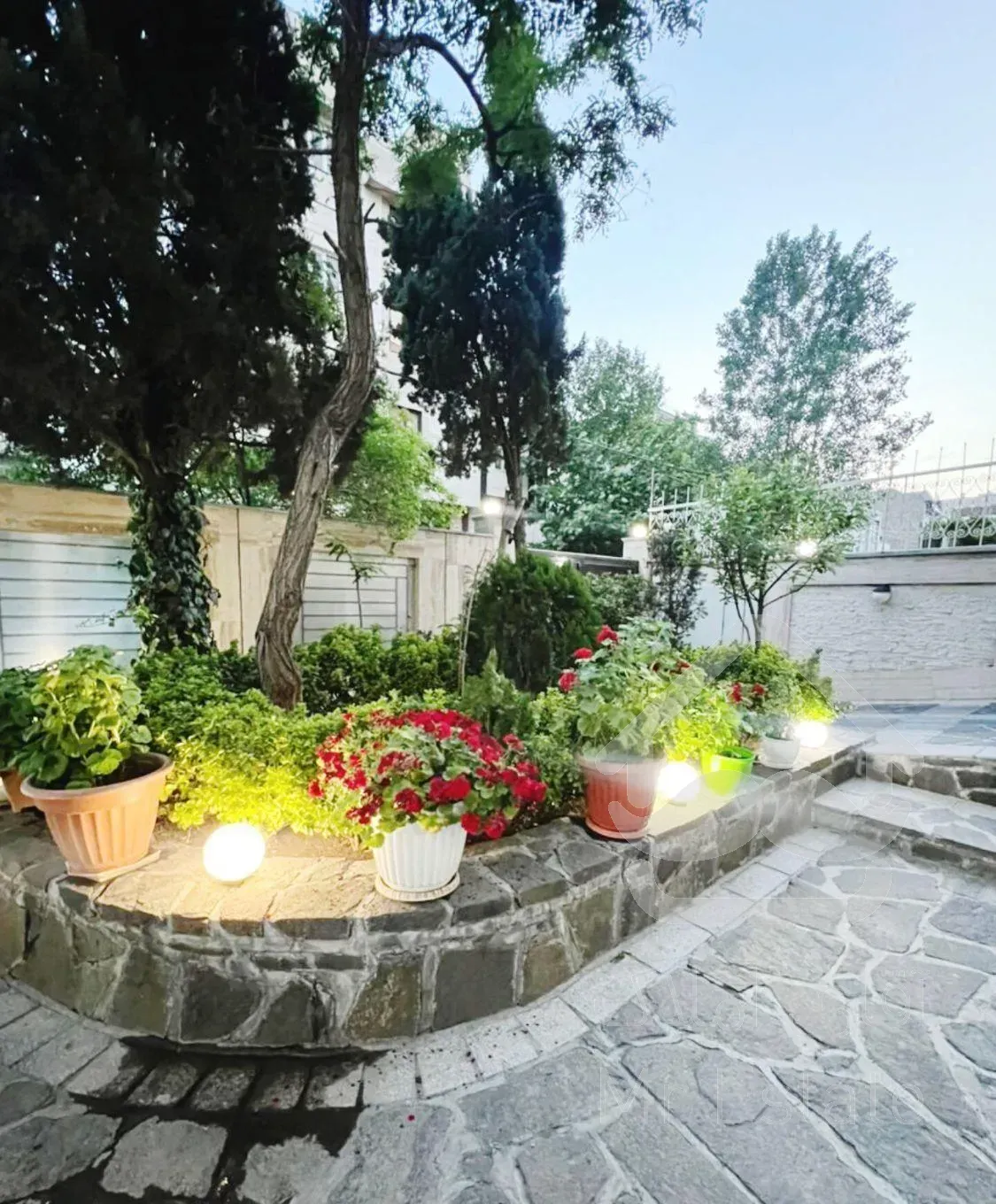 مجیدیه شمالی بلوار بیژن ۱۱۰ متر آفتابگیر کامل