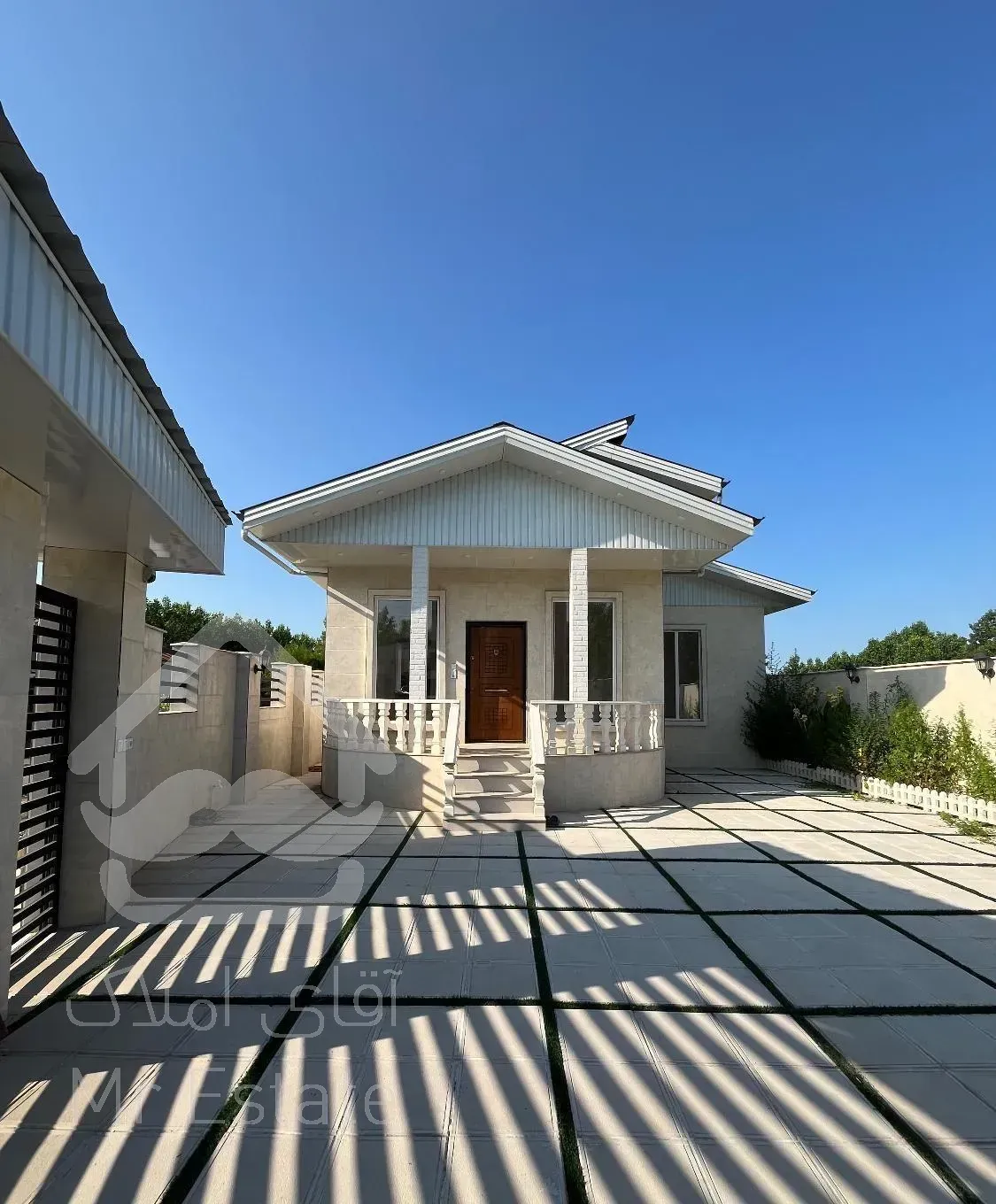 فروش ویلا 222 متری کلید نخورده/بر جاده آسفالت/