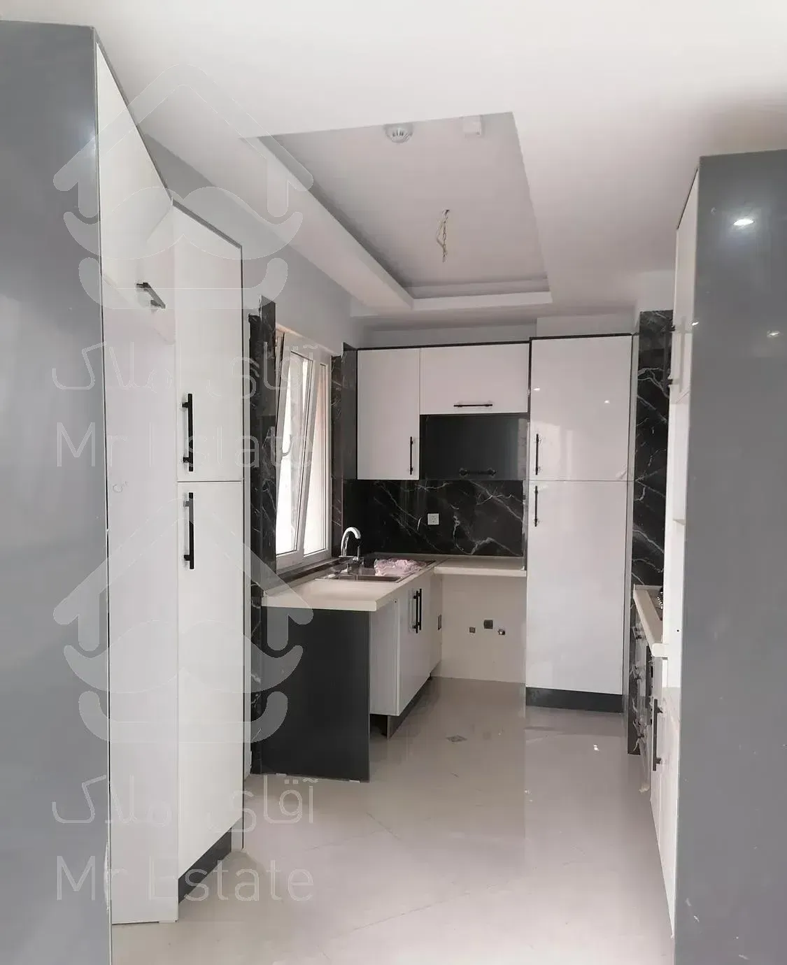 ۸۷ متر دو خواب ، قلهک