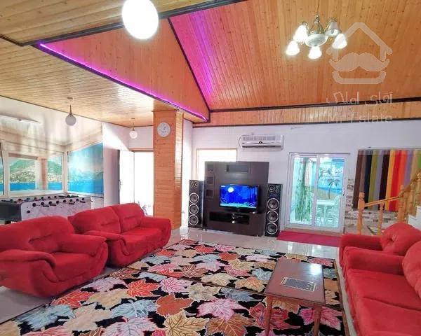 ویلا استخردار با حیاط دلباز