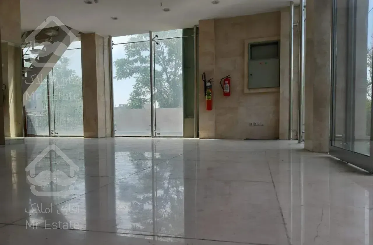 240 متر مغازه تجریش/بالکن و انباری