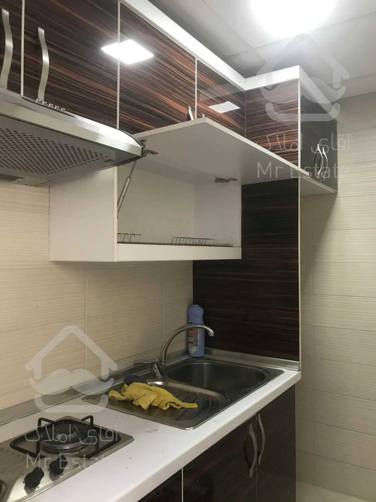 ١٤٢متر اداري تك واحدي بر كاشاني