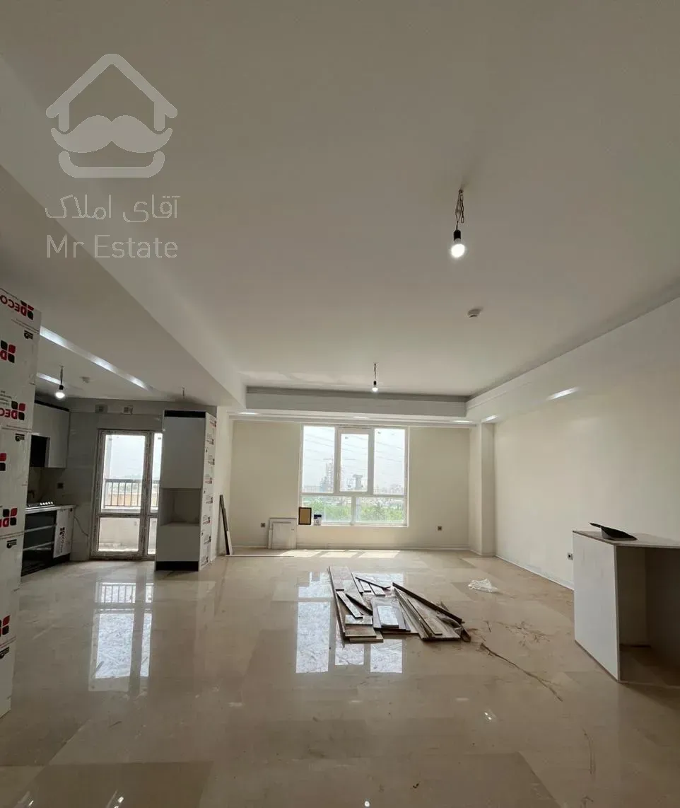 اپارتمان نوساز مدرن با لوکیشن بینظیر 2پارکینگ سندی