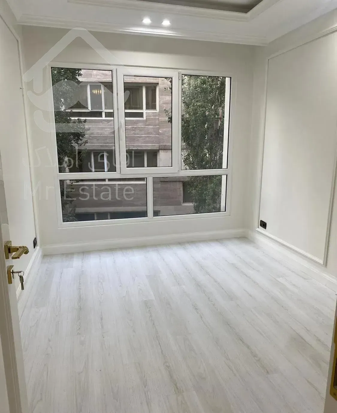 اپارتمان ۱۷۵ متری ۳ خواب  در کامرانیه شمالی