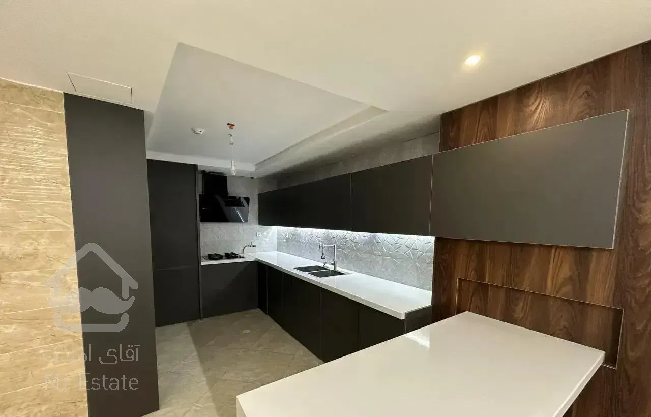 یکخواب بزرگ بسیار شیک برج مجلل همراه شهر