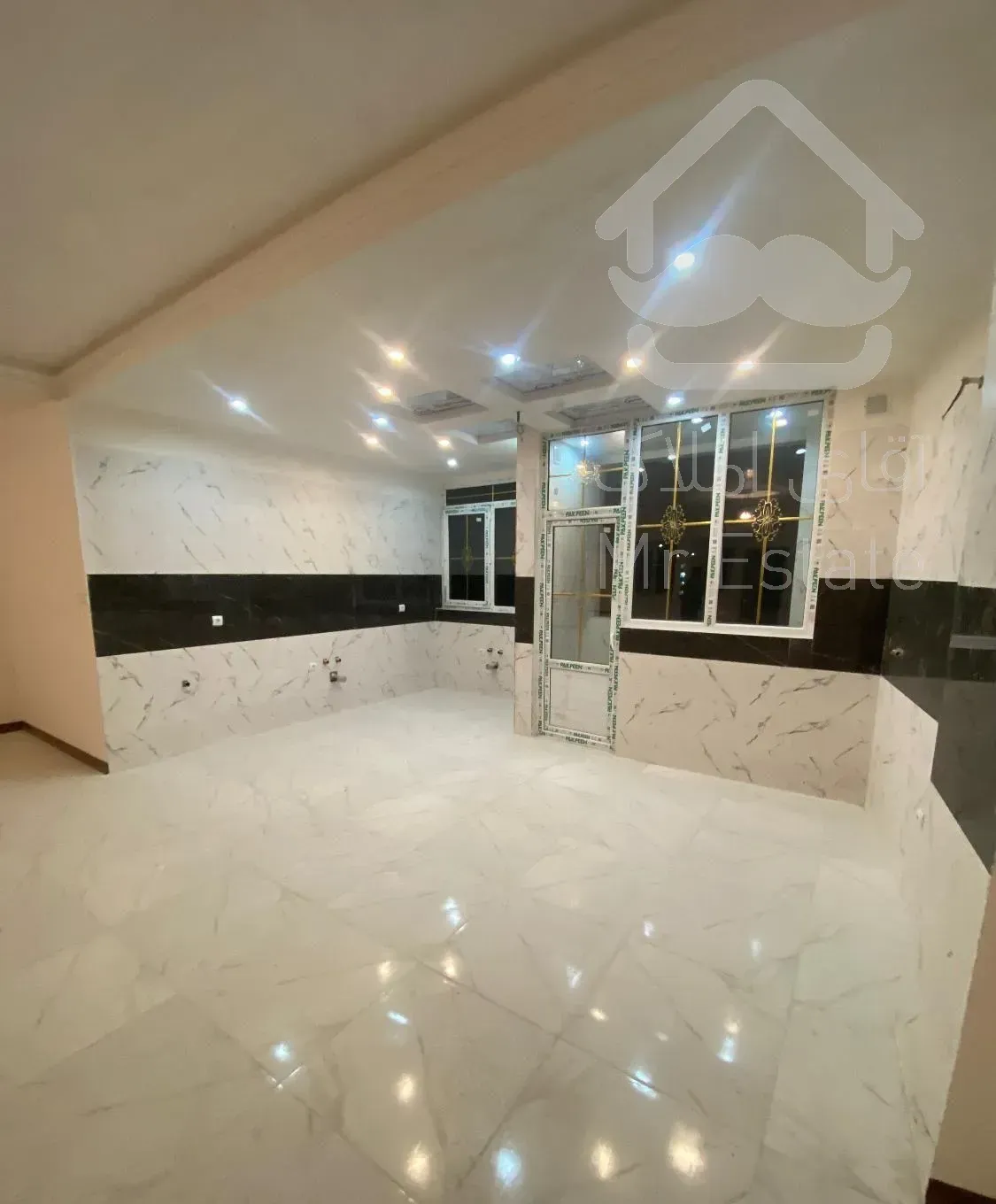 آپارتمان ۱۳۰ متری نوساز کلید نخورده