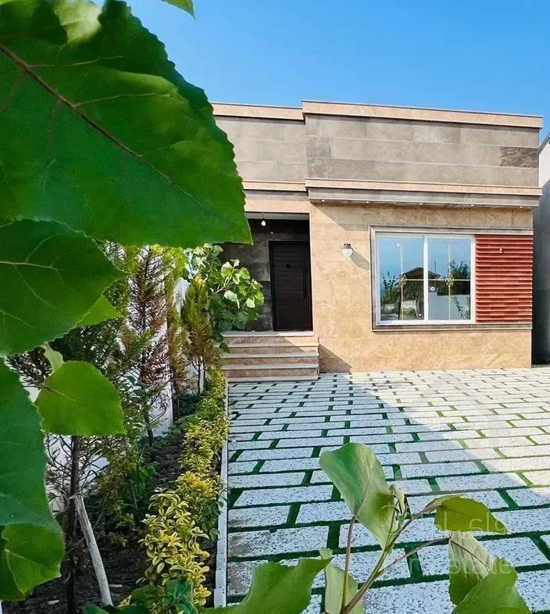 ویلا باغچه نما سنگ نوساز شهرکی سند تک‌برگ