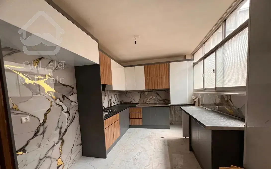 ۱۳۵متر ۲خوابه بازسازی شده روی همکف گلستان یکم