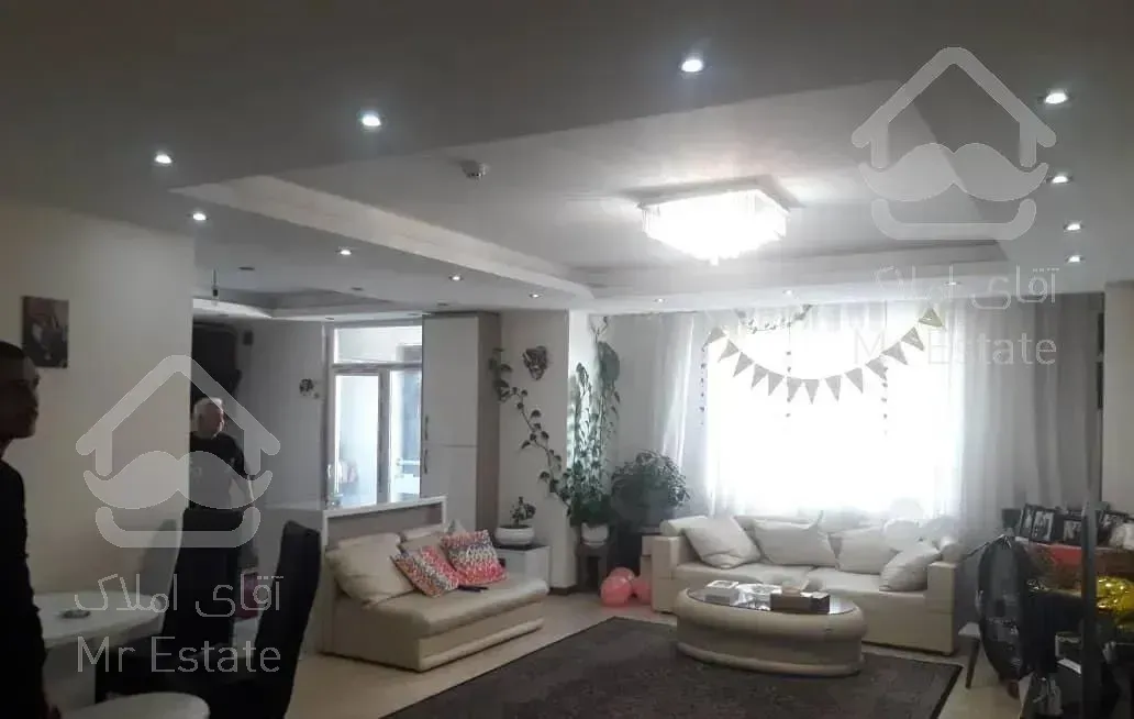 ۹۳ متر / ۲ خوابه/ فول امکانات/ ویو دار