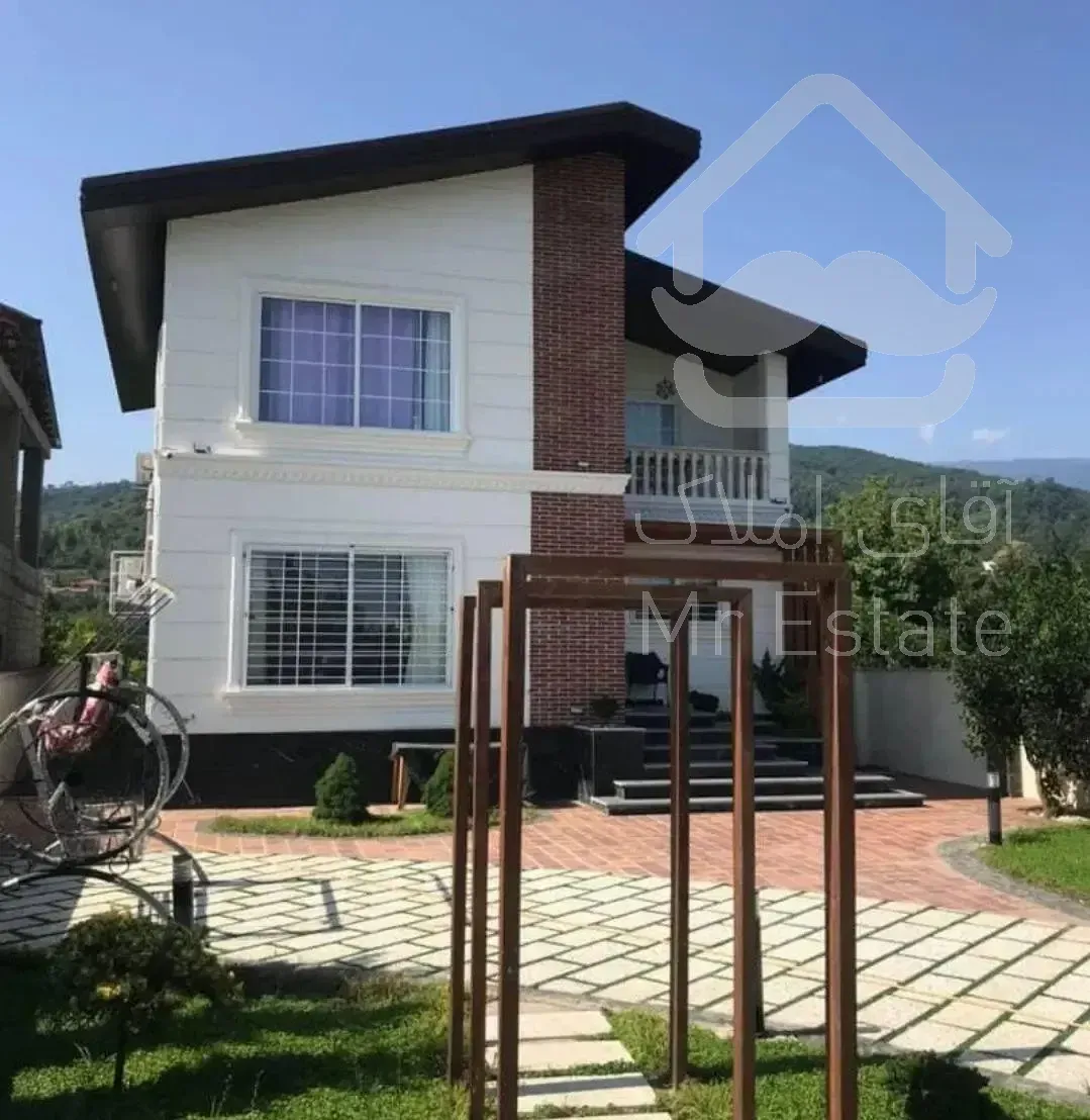 ویلا حیاط دار با ۵۷۰ متر زمین و سند شش دانگ