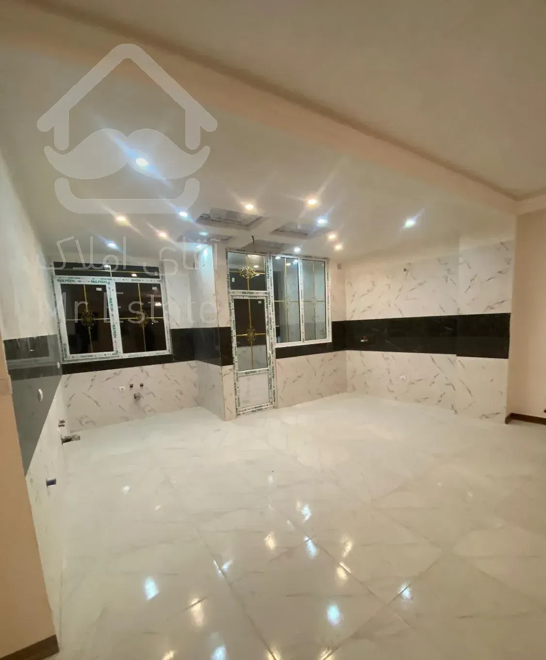 آپارتمان ۱۳۰ متری نوساز کلید نخورده