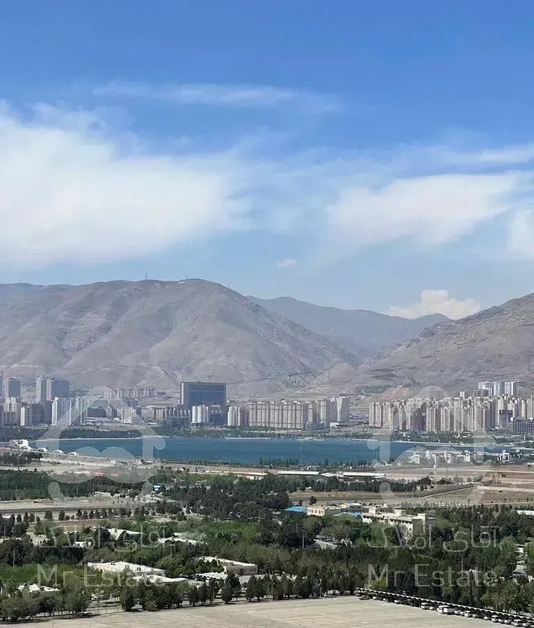 ۱۷۵ متر سه خواب نوساز ویو دریاچه برج فرزانگان