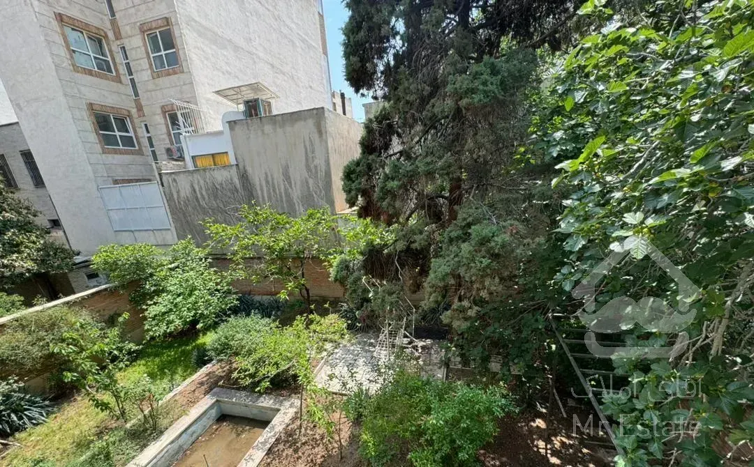 ۹۳ متر ۳ خواب با پارکینگ و ۲۰ متر حیاط