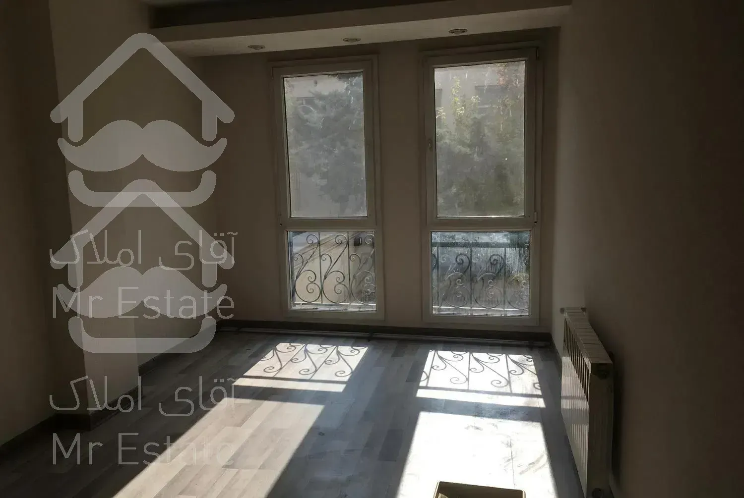 آپارتمان ١٢٠متری دروس/٢خ/١٠٠متر حیاط اختصاصی