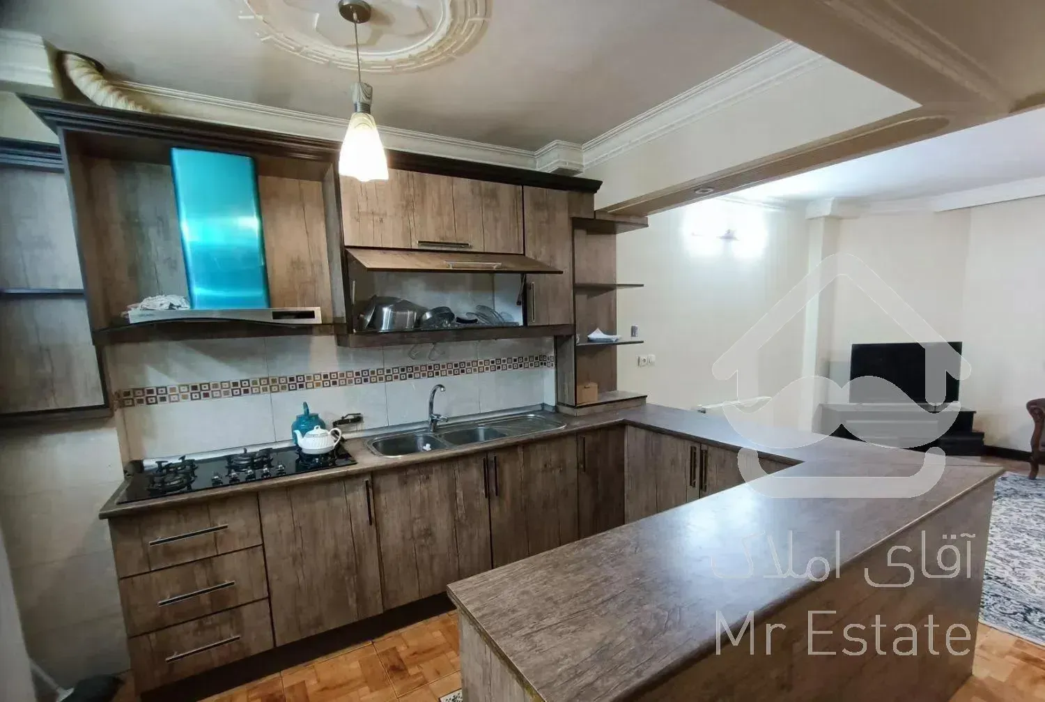 سوییت و خانه چسبیده به میدان نقش جهان