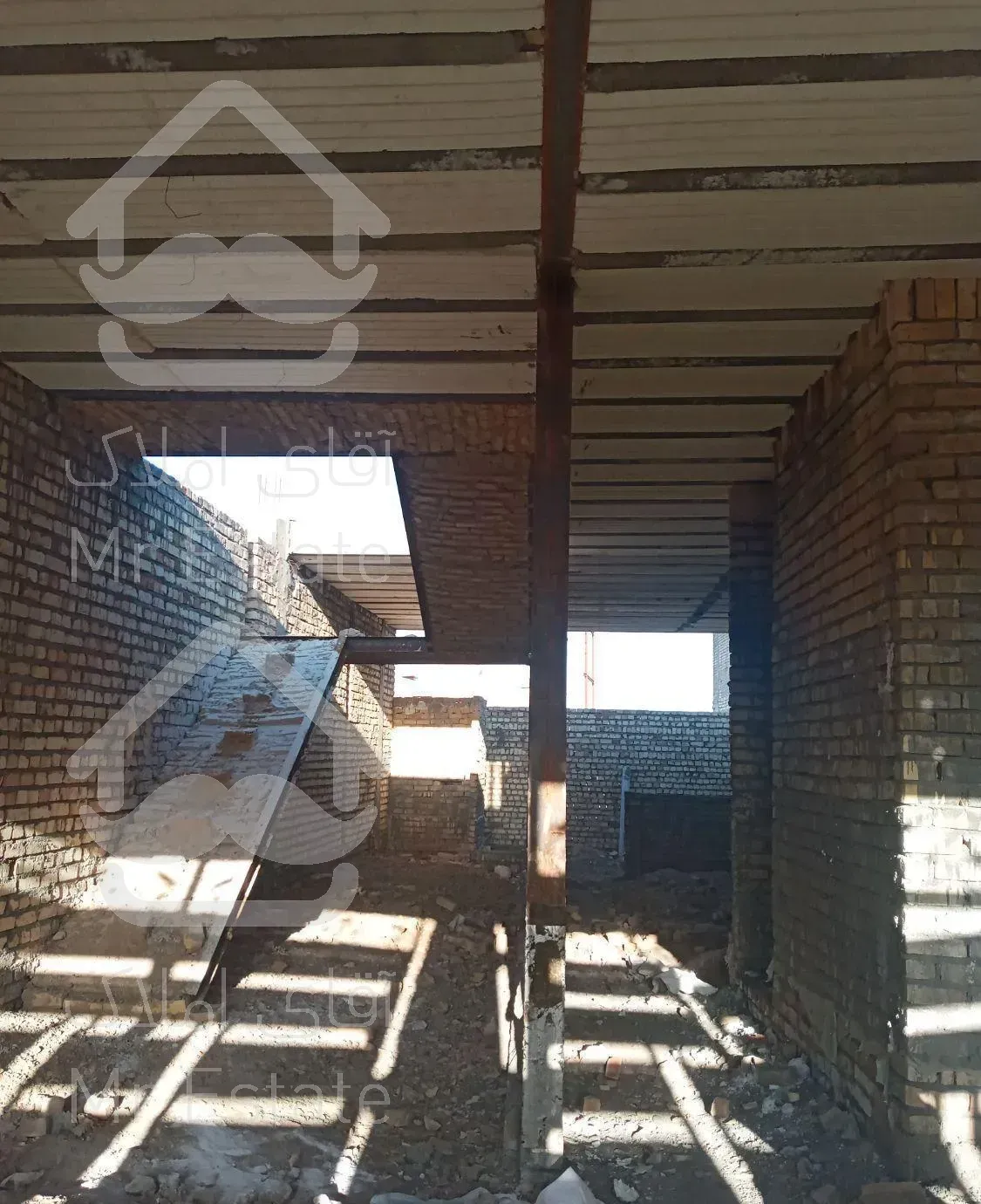 منزل نیمه کاره قنوات سندتکبرگ ۲طبقه پروانه خ اصلی