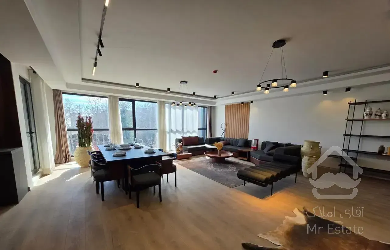 200 متر تراس با دید شهر و باغات 10000 متر مشاعات