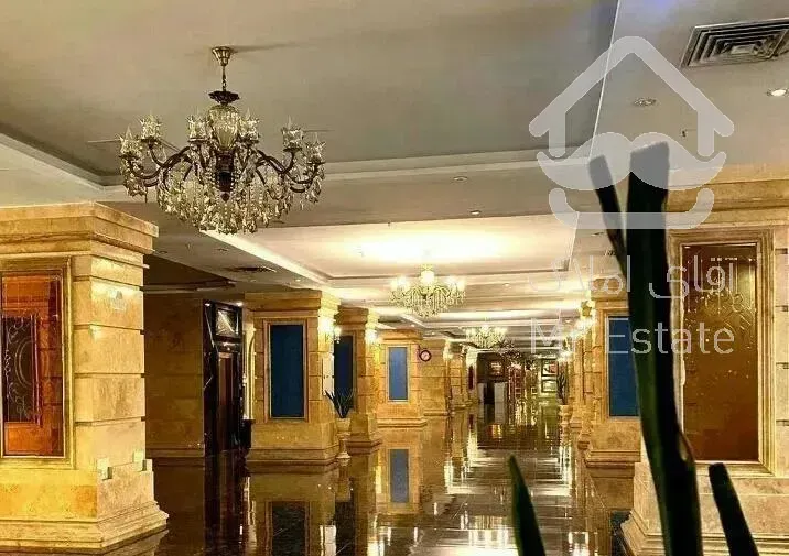 رونیکا مال سلطنتی و پر فروش بر فراز تهران