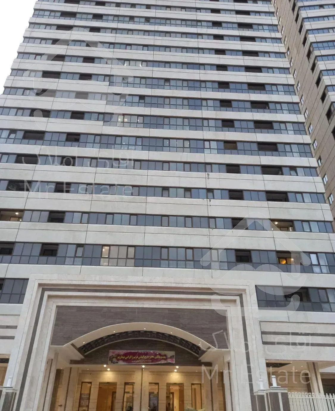 ۱۰۰متر آپارتمان در برجهای شهرک خرازی