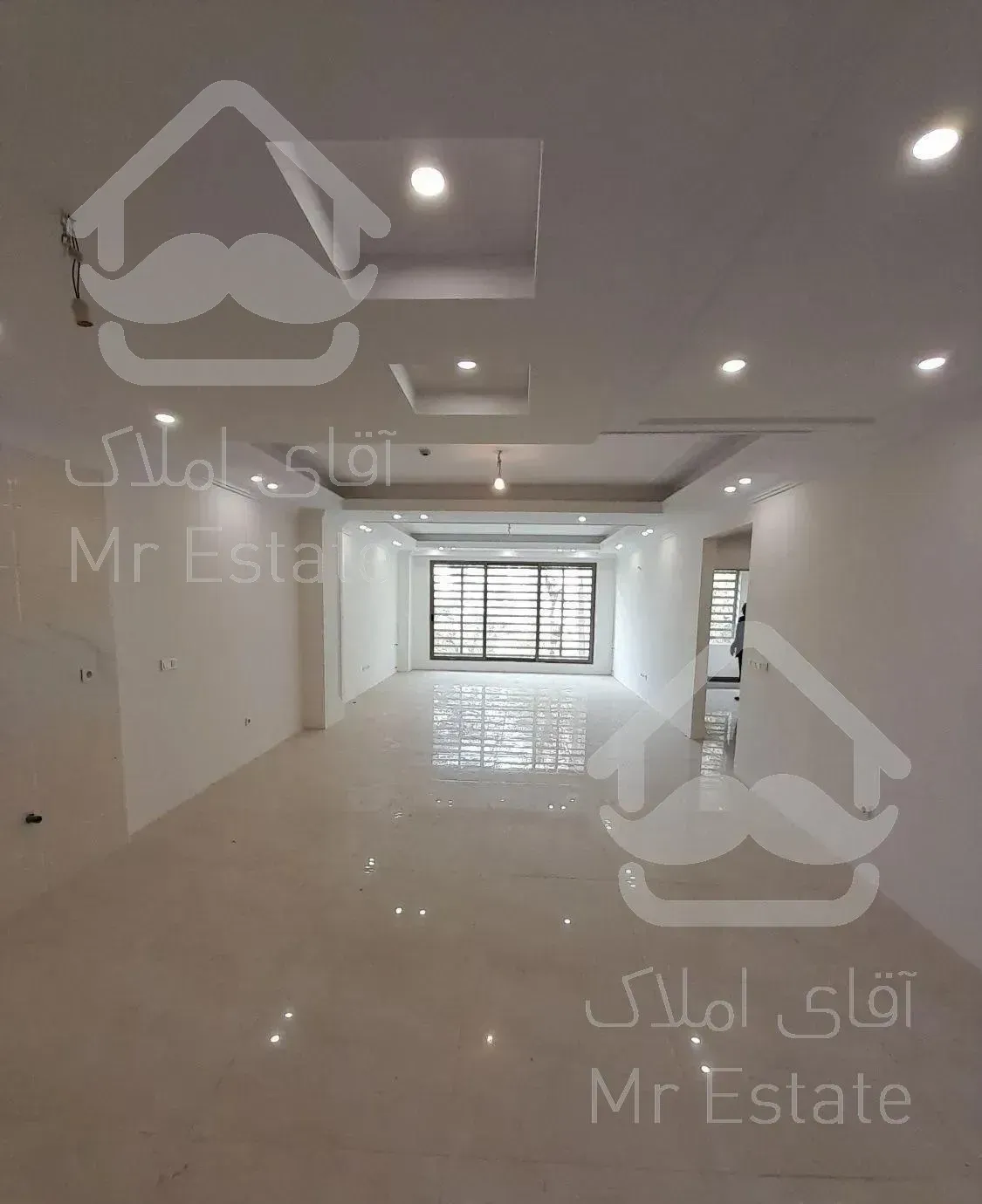 ۱۴۰متر/۳خواب/دارای پاسیو اختصاصی/واحد سازنده