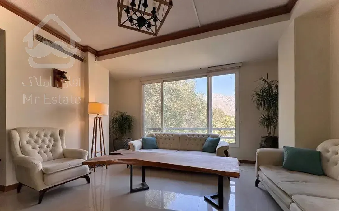 ۹۰ متری با مشاعات با چشم انداز باغ