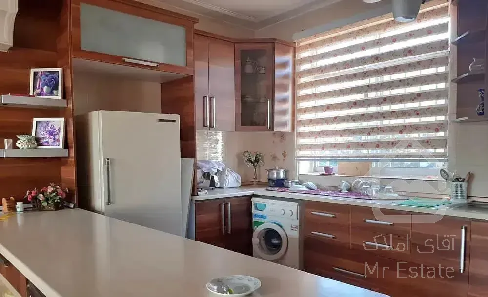 واحد ۱۲۰ متری دربستی حیاط دار  خ تهران / مهتاب