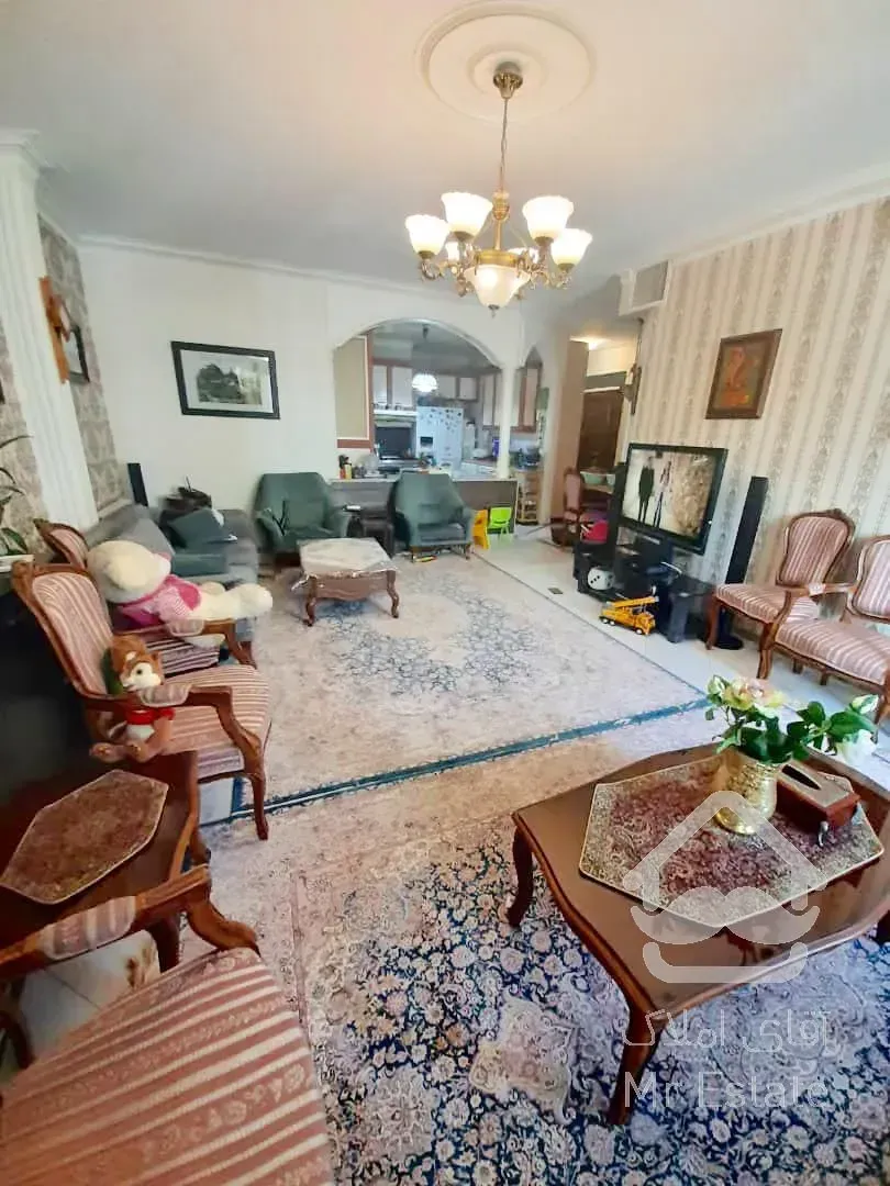 ۱۰۰متر آپارتمان واقع در صادقیه گلها