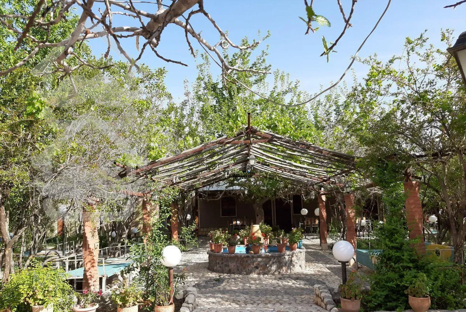 اجاره ساختمان سه خوابه در ویلا باغ ماهان