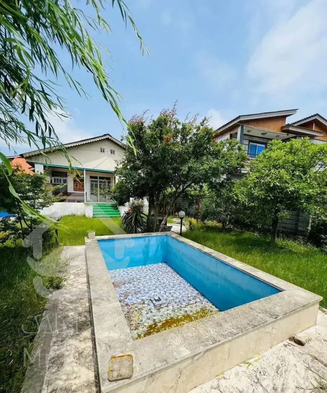 ویلاباغ 300 متری فقط 2/500م این هفته