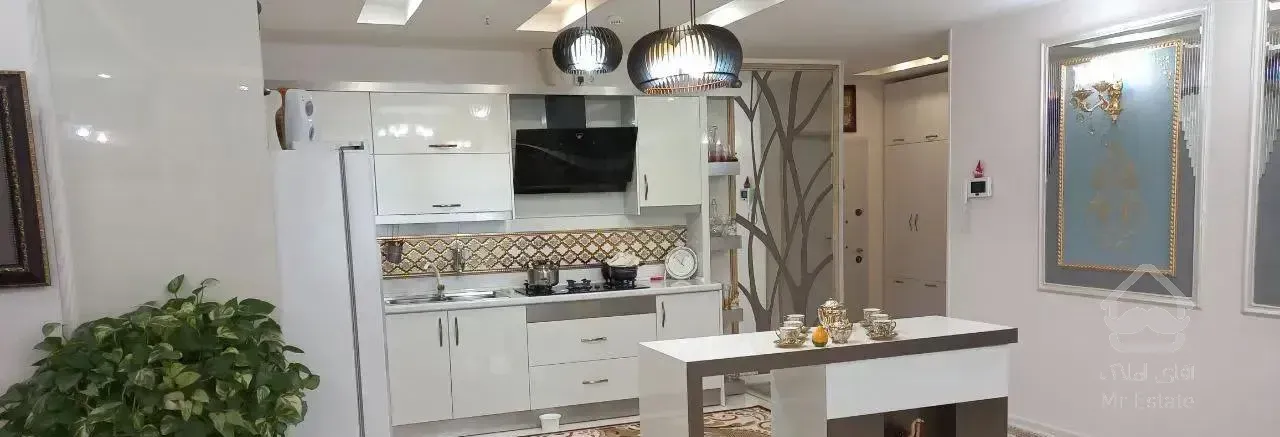 جاهد/۱۴۰ متری/خمینی ۵۴/دو نبش /پارکینگ اختصاصی