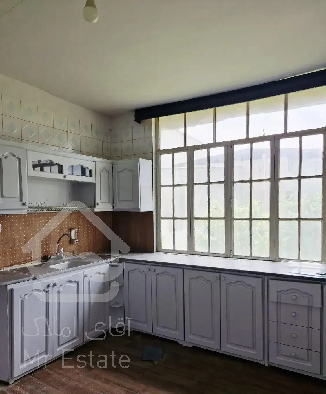 قارن 9 ، آپارتمان سه واحدی