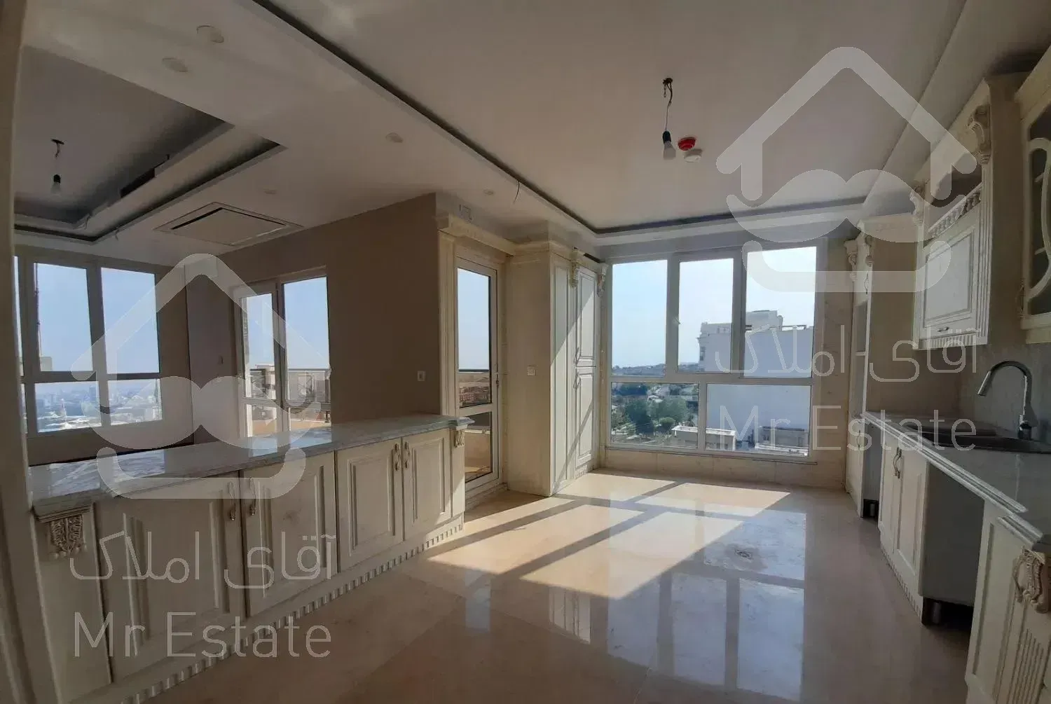 نوساز ۲۴۰متر ۴خواب (۳پارکینگ)