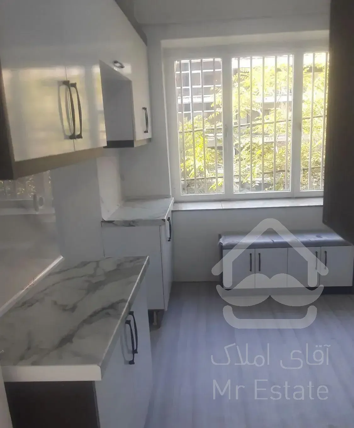 سنایی میرزای شیراز ی ۲۴۰ متر ۳ خواب تکواحدی