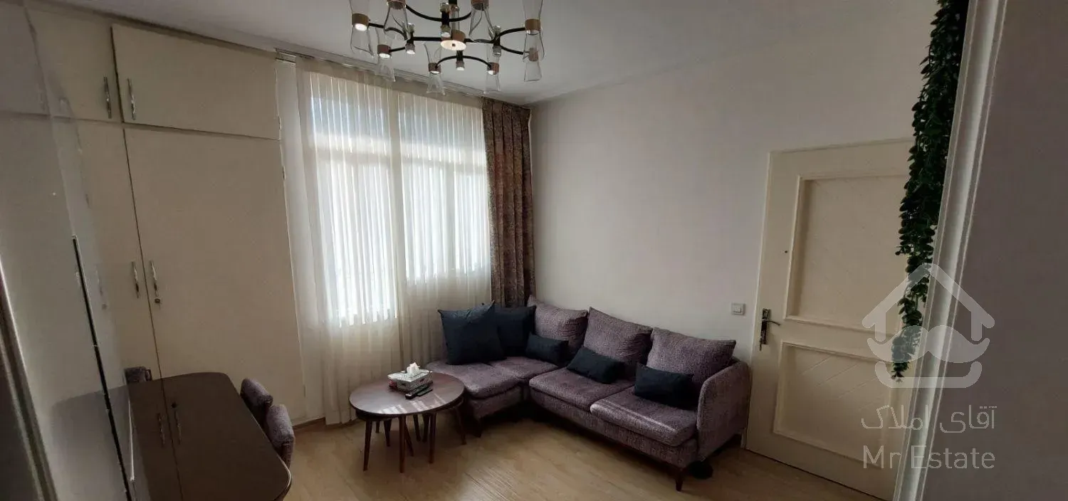 ۴۲متر/چسب مترو/ط ۳ واقعی/پارکینگ قابل استفاده