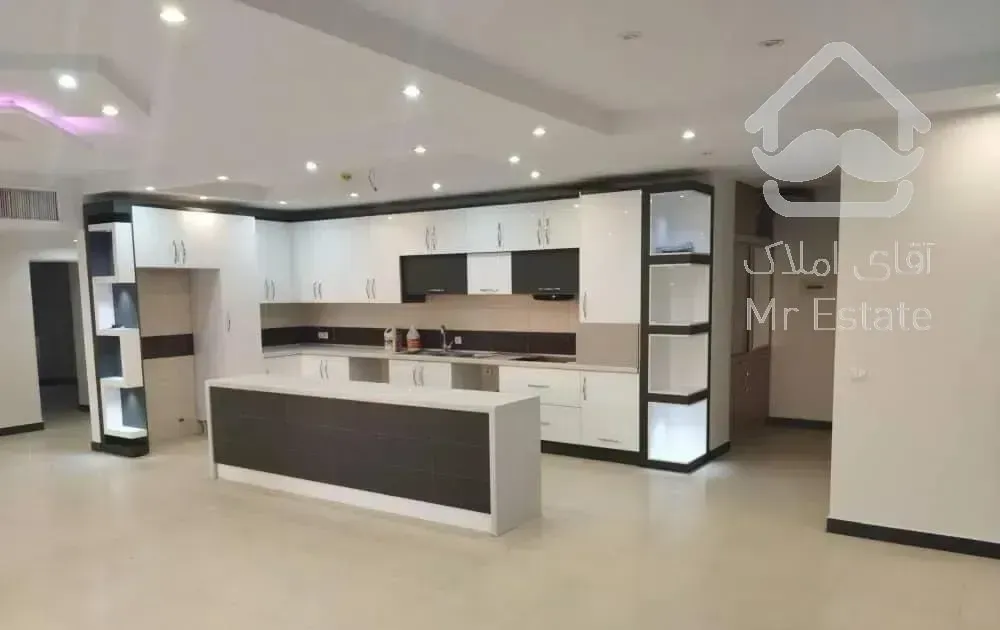 واحد۱۳۰متر/۳خواب/برج‌پارسیا/طبقات‌میانی/دریاچه