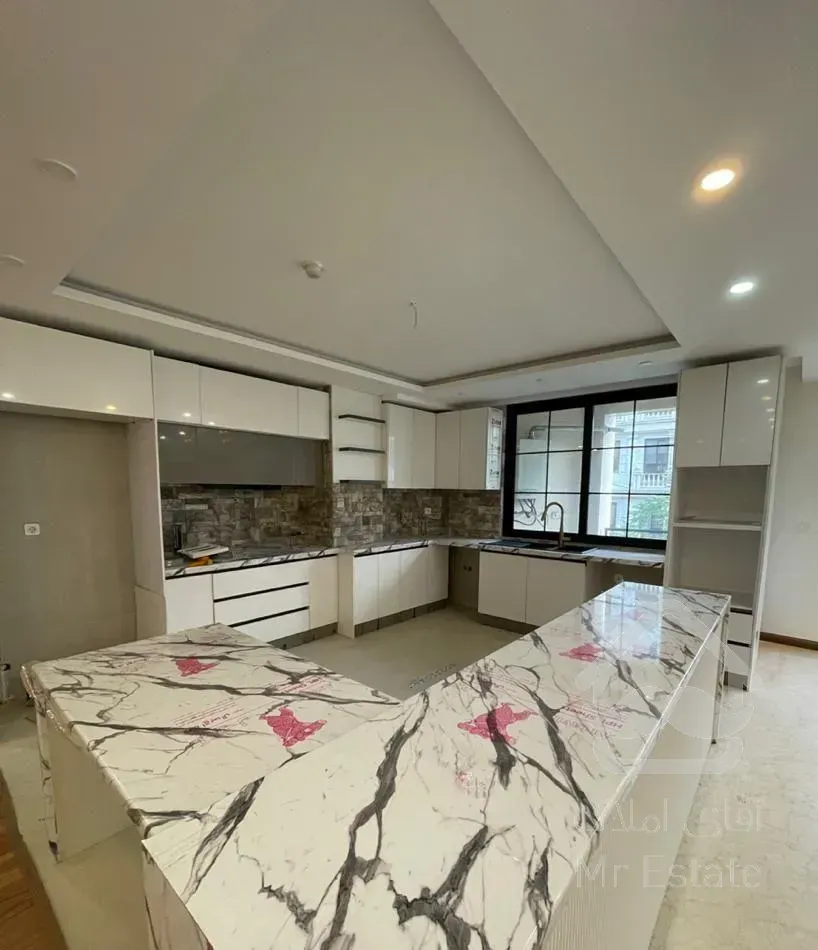 ۱۵۰ متر سه خواب/ فول امکانات /زیر قیمت بعلت مهاجرت