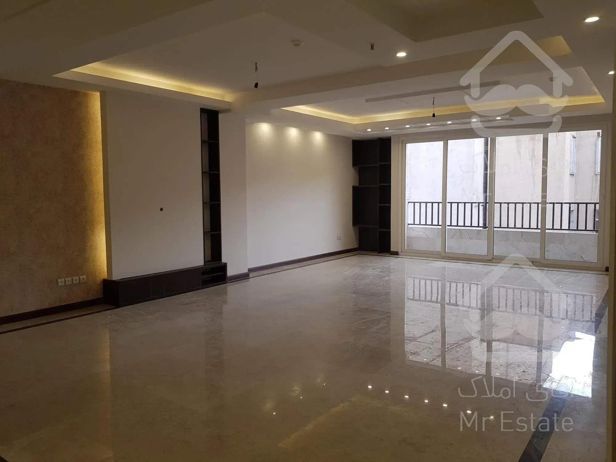 آپارتمان نوساز آلاله شرقی سالن پرده خور