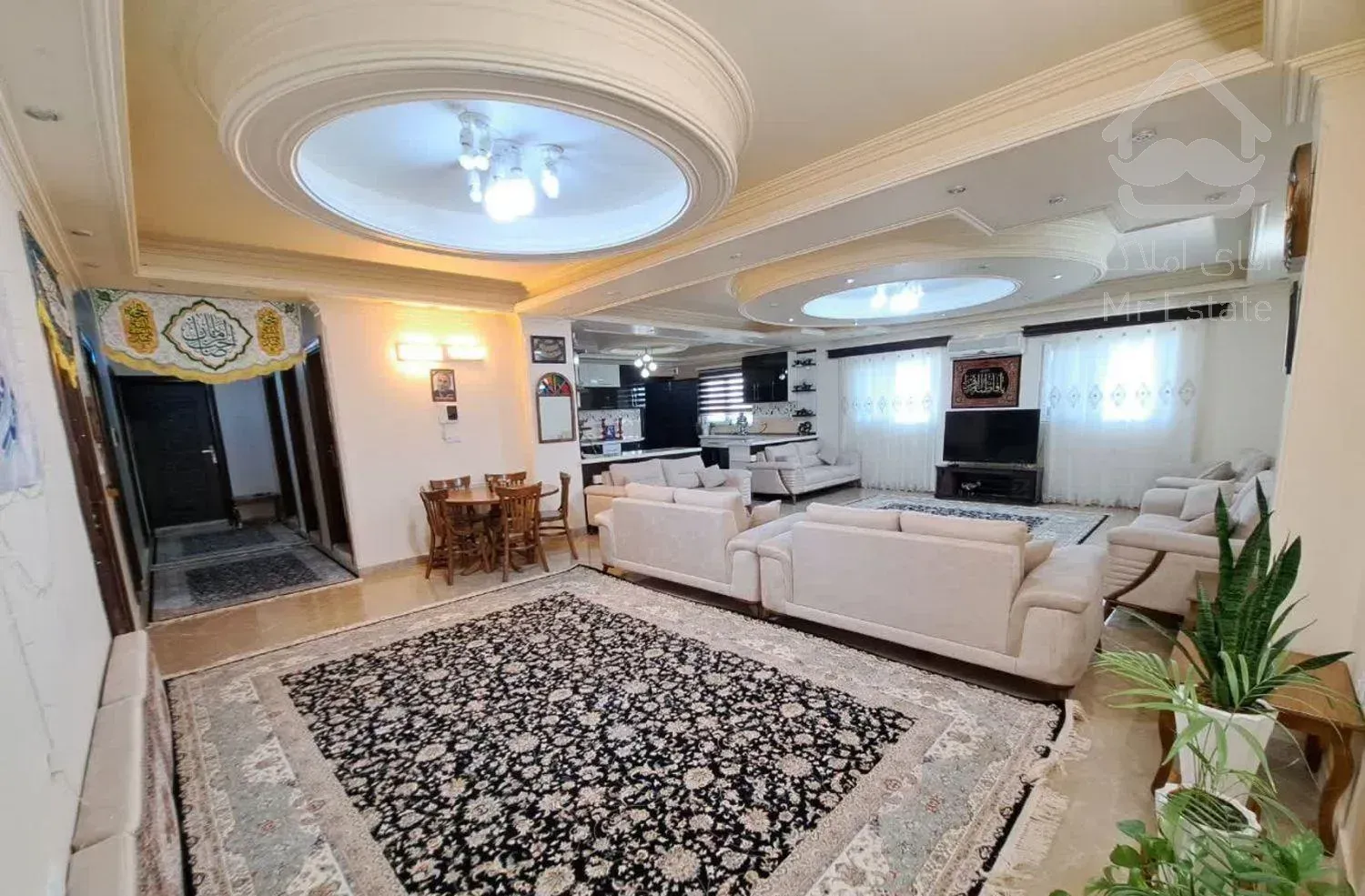 ساختمان ویلایی ۶۰۰ متر زمین به همراه ۴۰۰ متر بنا