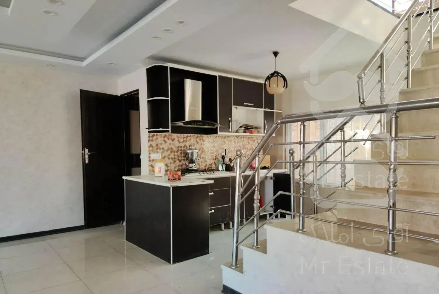 ۲۰۰ متر دوبلکس  با ۳۰ متر تجاری