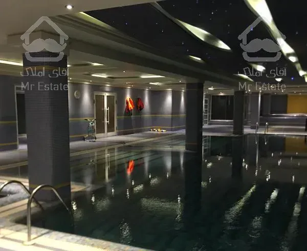 370 متر برج باغ غرق در نور