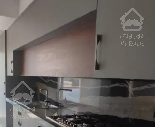 اپارتمان ۲۳۰متری نوساز ی شده (مدرن)