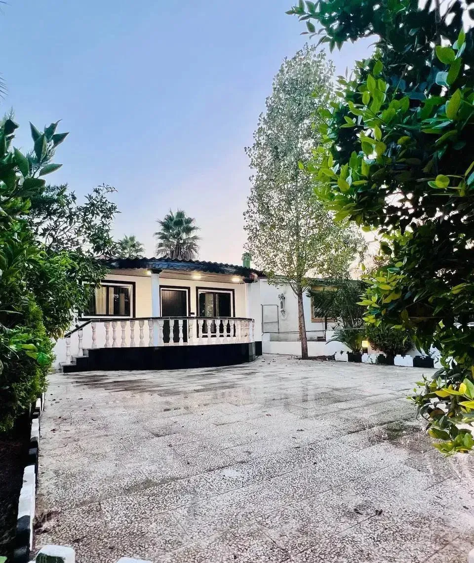 ویلا باغ با شهرک قدیمی و تکمیل شده