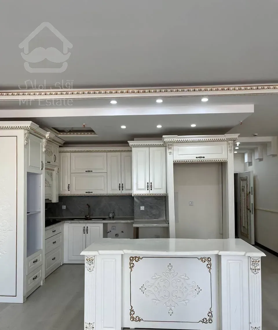 آپارتمان ۱۰۰ متری رو به نما معبر ۲۰ متری