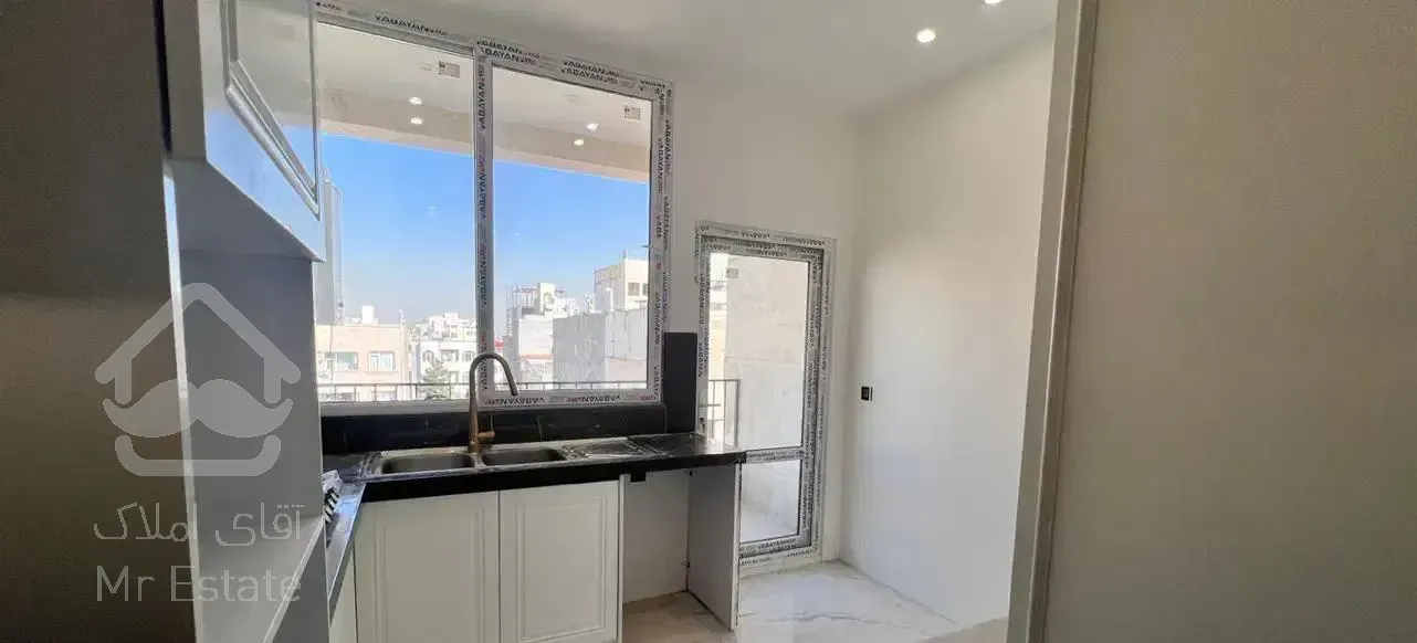 ۱۹۵متری/آشپزخونه تراس/۳خواب نور/زیرفی/رضاشهر